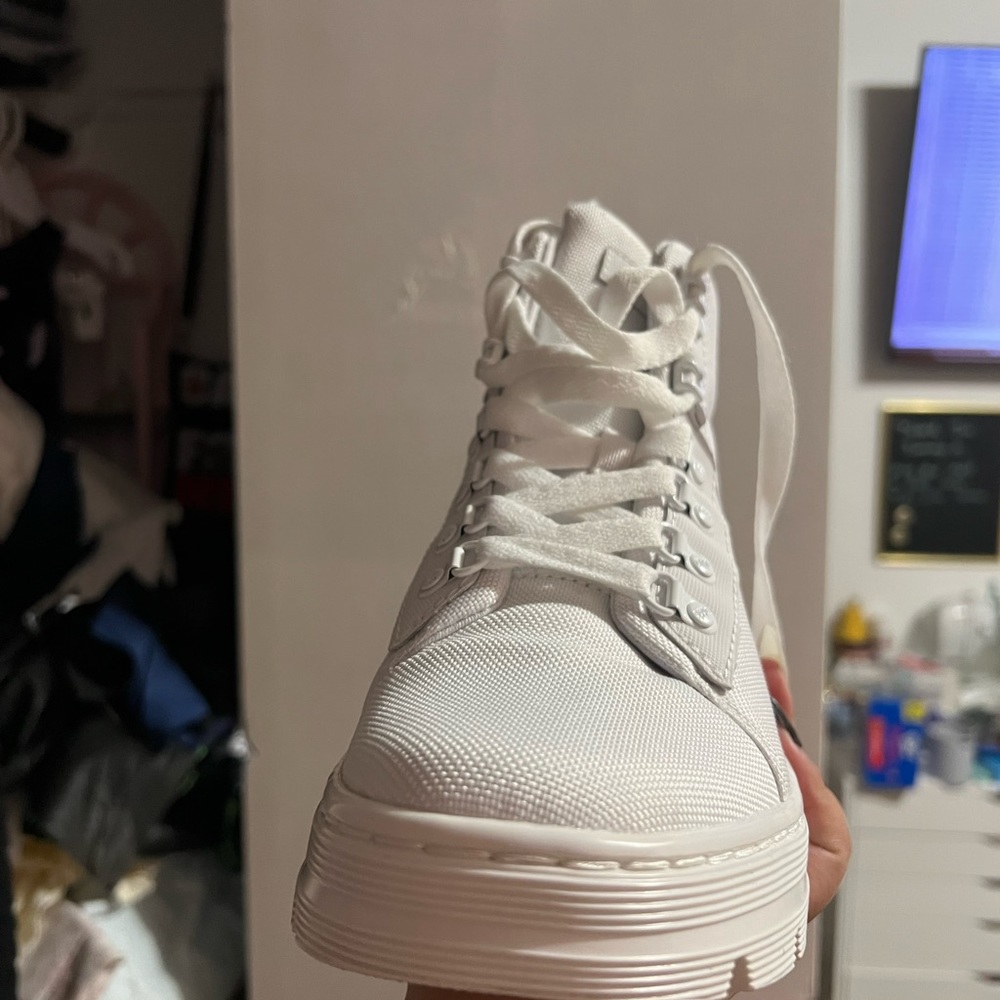 White Doc - Picture 2 of 5